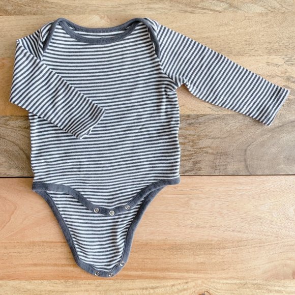 🧸 SALE! (5/$15, 8/$22, 12/$30) Gap bodysuit 6-12m unisex baby onesie top shirt - Picture 3 of 5